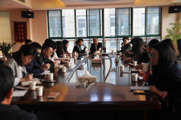 半岛（中国）集团召开2017年度年轻人才培养专题座谈会