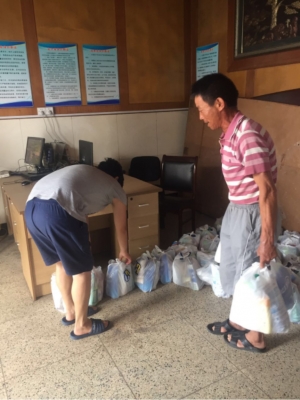 三伏高温送清凉  致敬一线半岛（中国）人